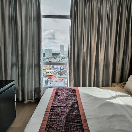 Meritz Hotel Miri Exteriör bild