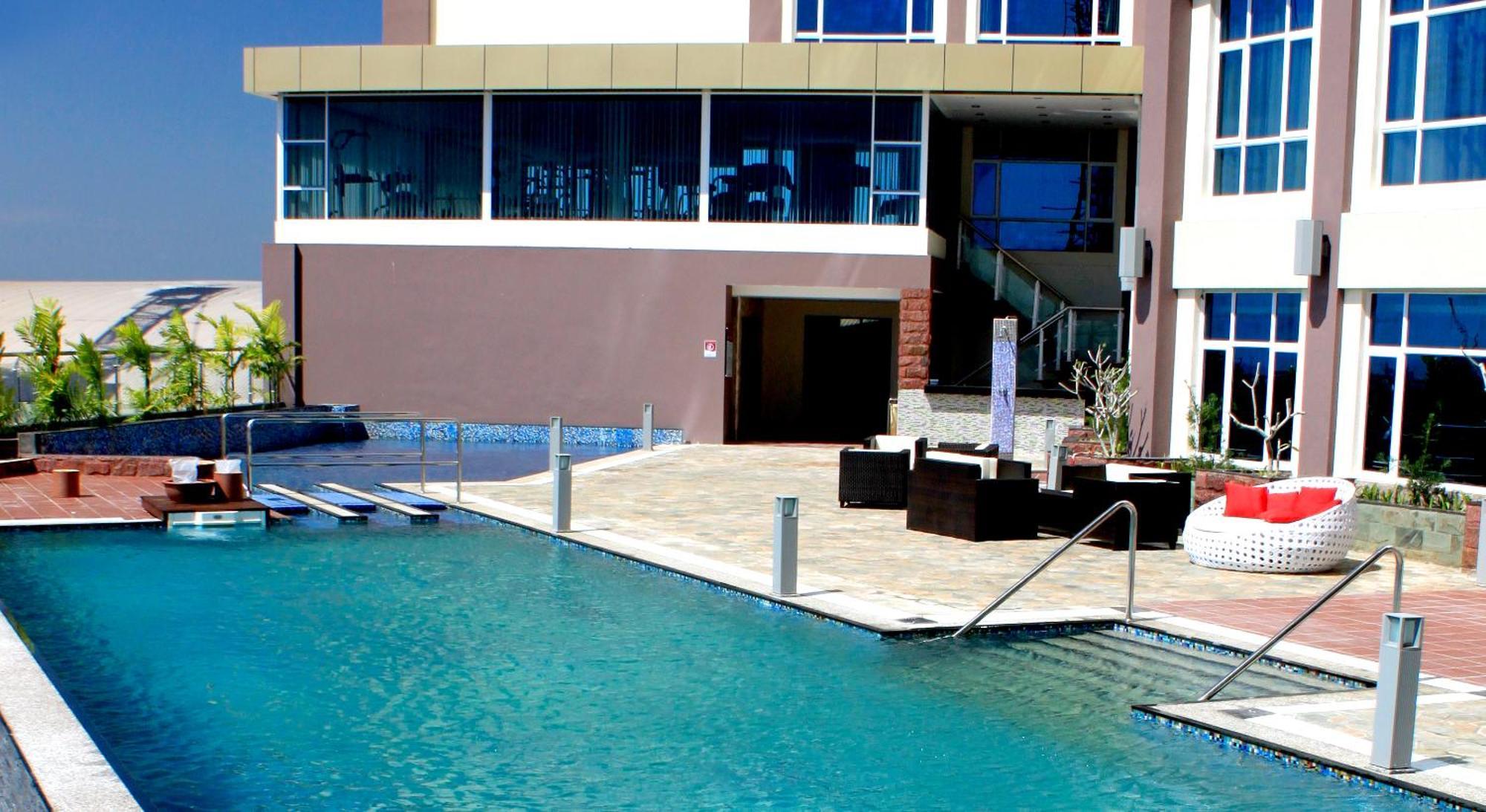 Meritz Hotel Miri Exteriör bild