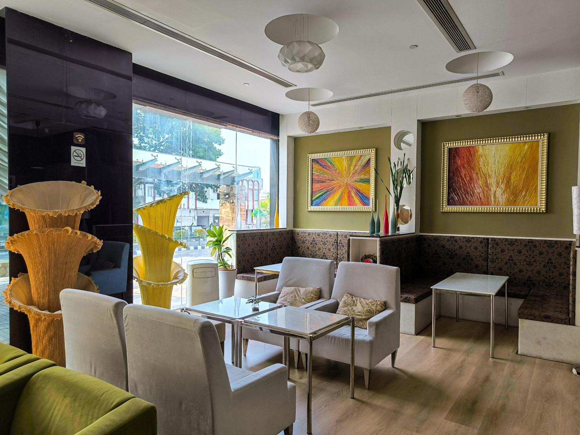 Meritz Hotel Miri Exteriör bild