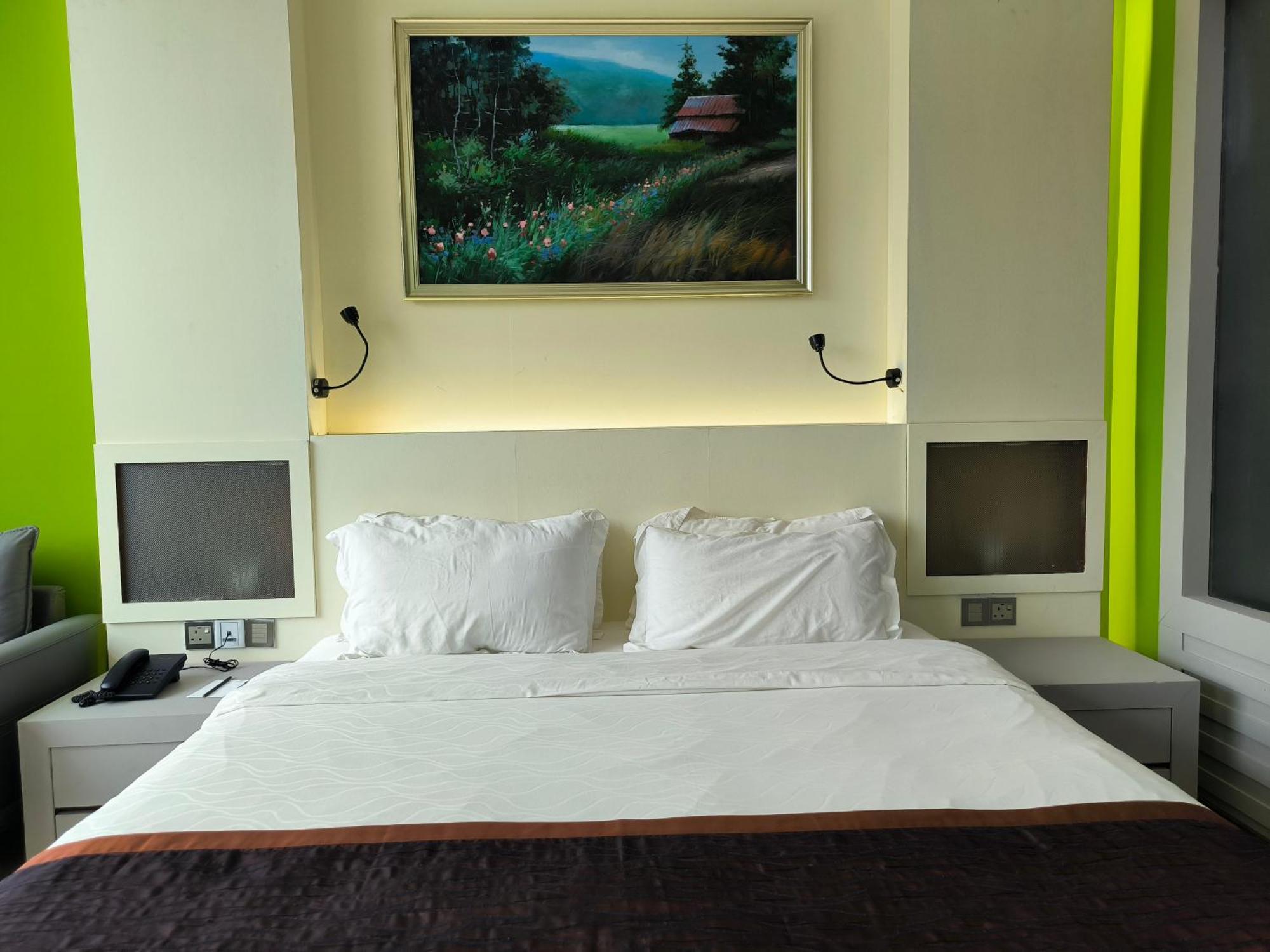 Meritz Hotel Miri Exteriör bild