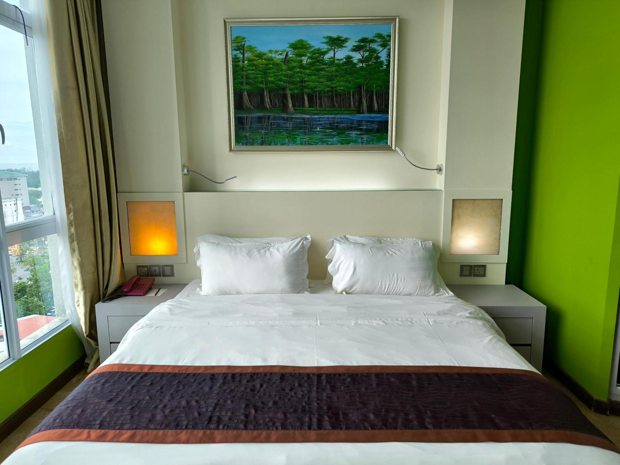 Meritz Hotel Miri Exteriör bild