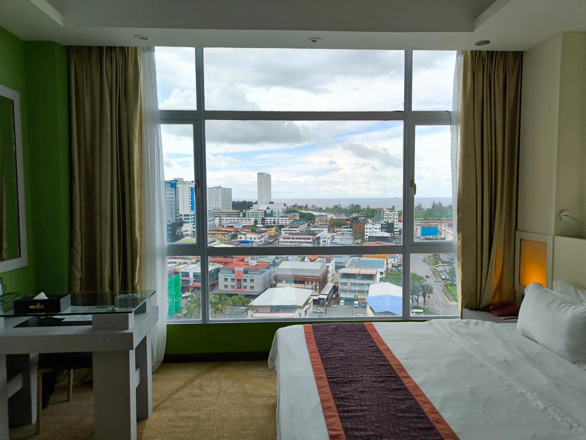 Meritz Hotel Miri Exteriör bild