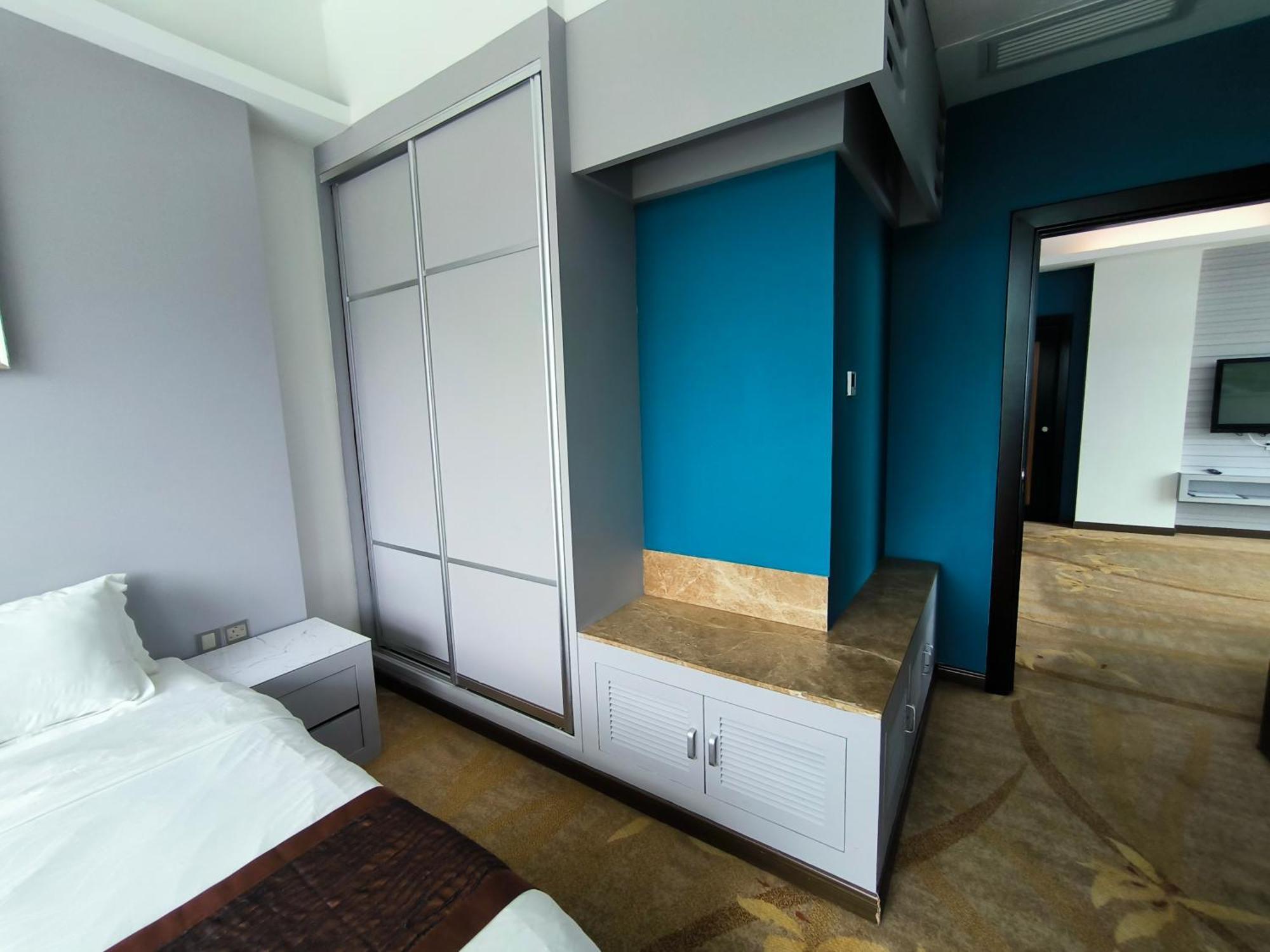 Meritz Hotel Miri Exteriör bild