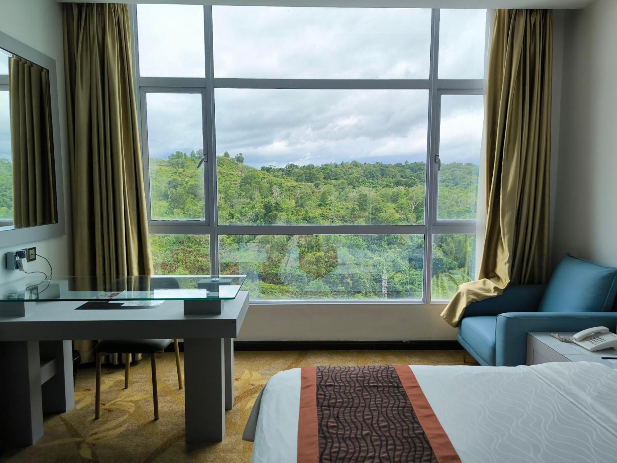 Meritz Hotel Miri Exteriör bild